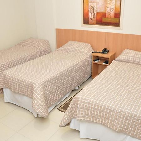 Lotus Hotel - A 6 Km Do Santuario De Aparecida-Sp กวาราชินเกตา ภายนอก รูปภาพ