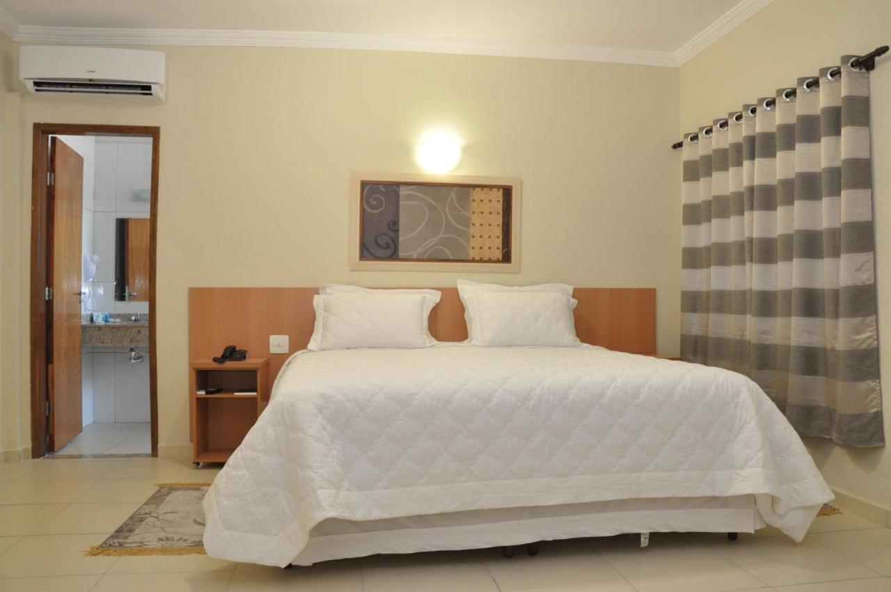 Lotus Hotel - A 6 Km Do Santuario De Aparecida-Sp กวาราชินเกตา ภายนอก รูปภาพ