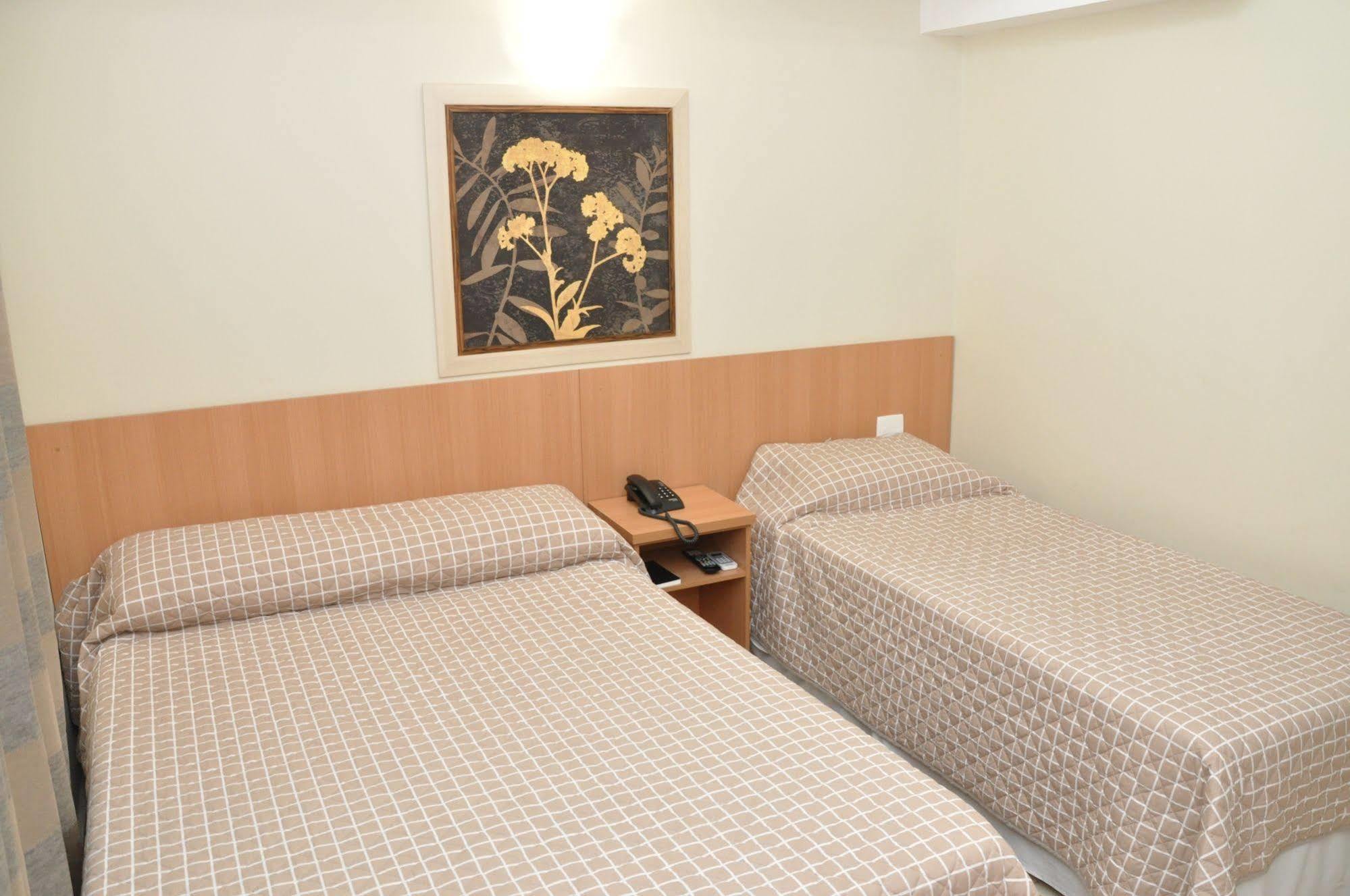 Lotus Hotel - A 6 Km Do Santuario De Aparecida-Sp กวาราชินเกตา ภายนอก รูปภาพ