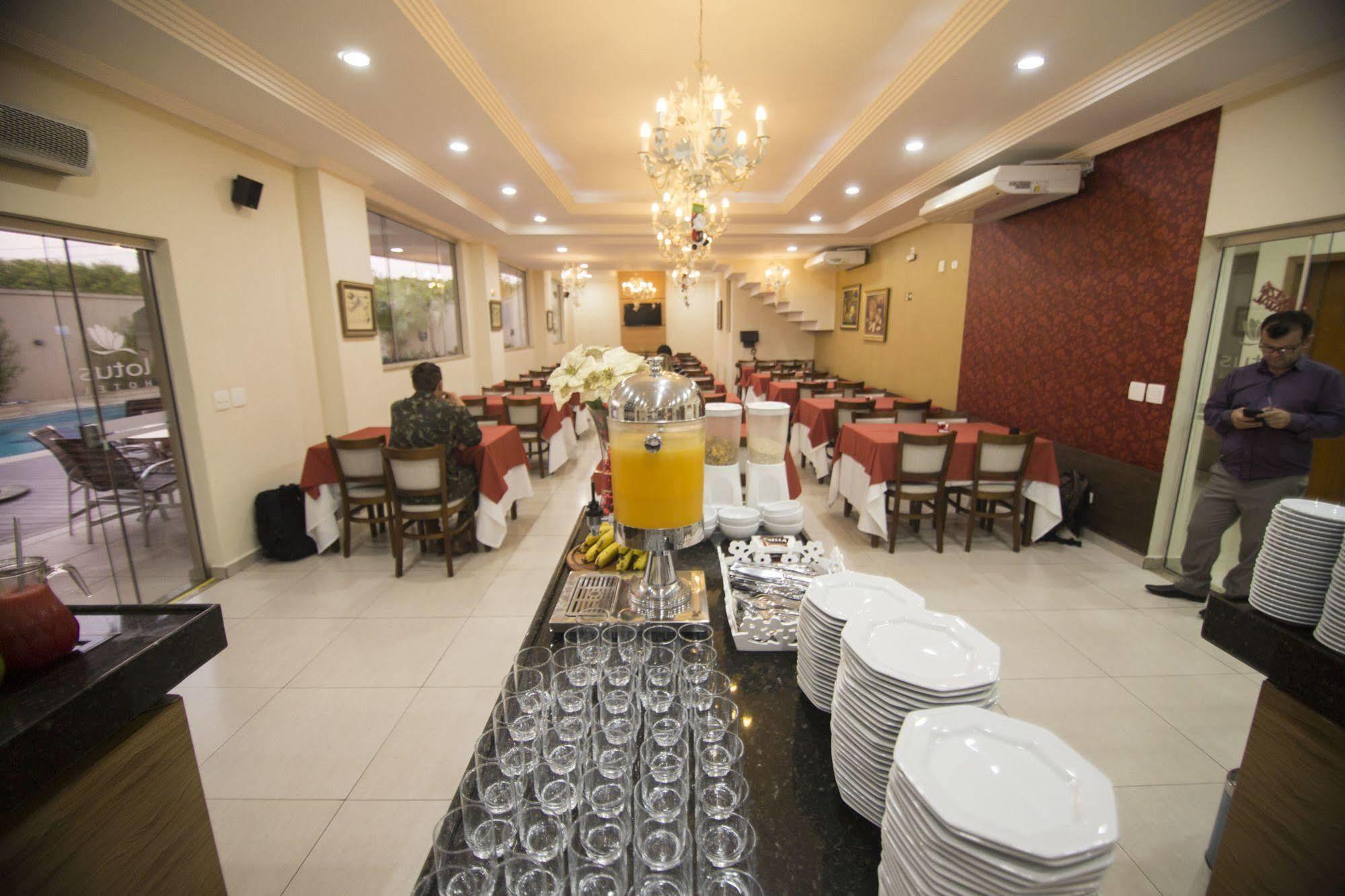 Lotus Hotel - A 6 Km Do Santuario De Aparecida-Sp กวาราชินเกตา ภายนอก รูปภาพ