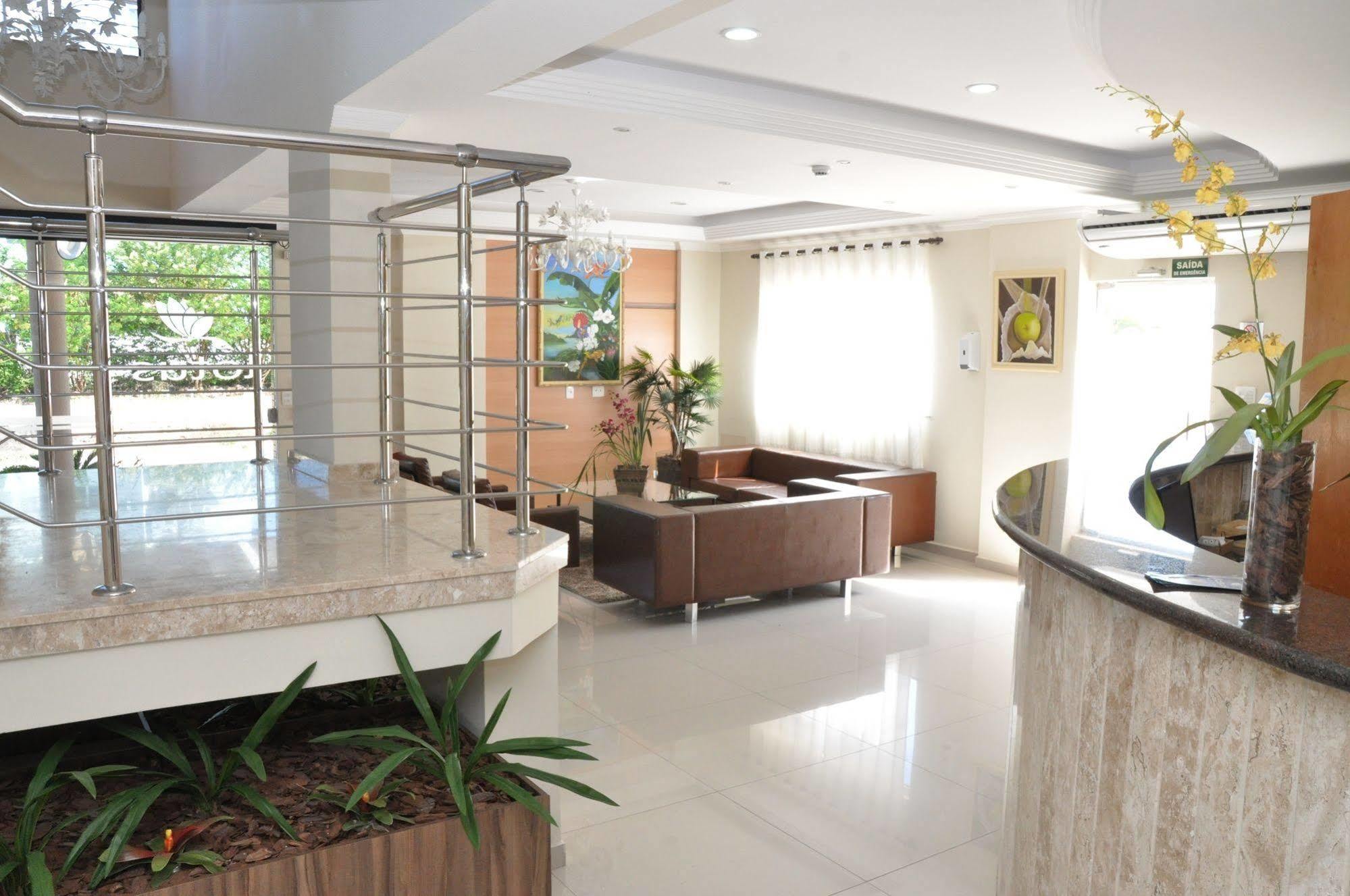 Lotus Hotel - A 6 Km Do Santuario De Aparecida-Sp กวาราชินเกตา ภายนอก รูปภาพ