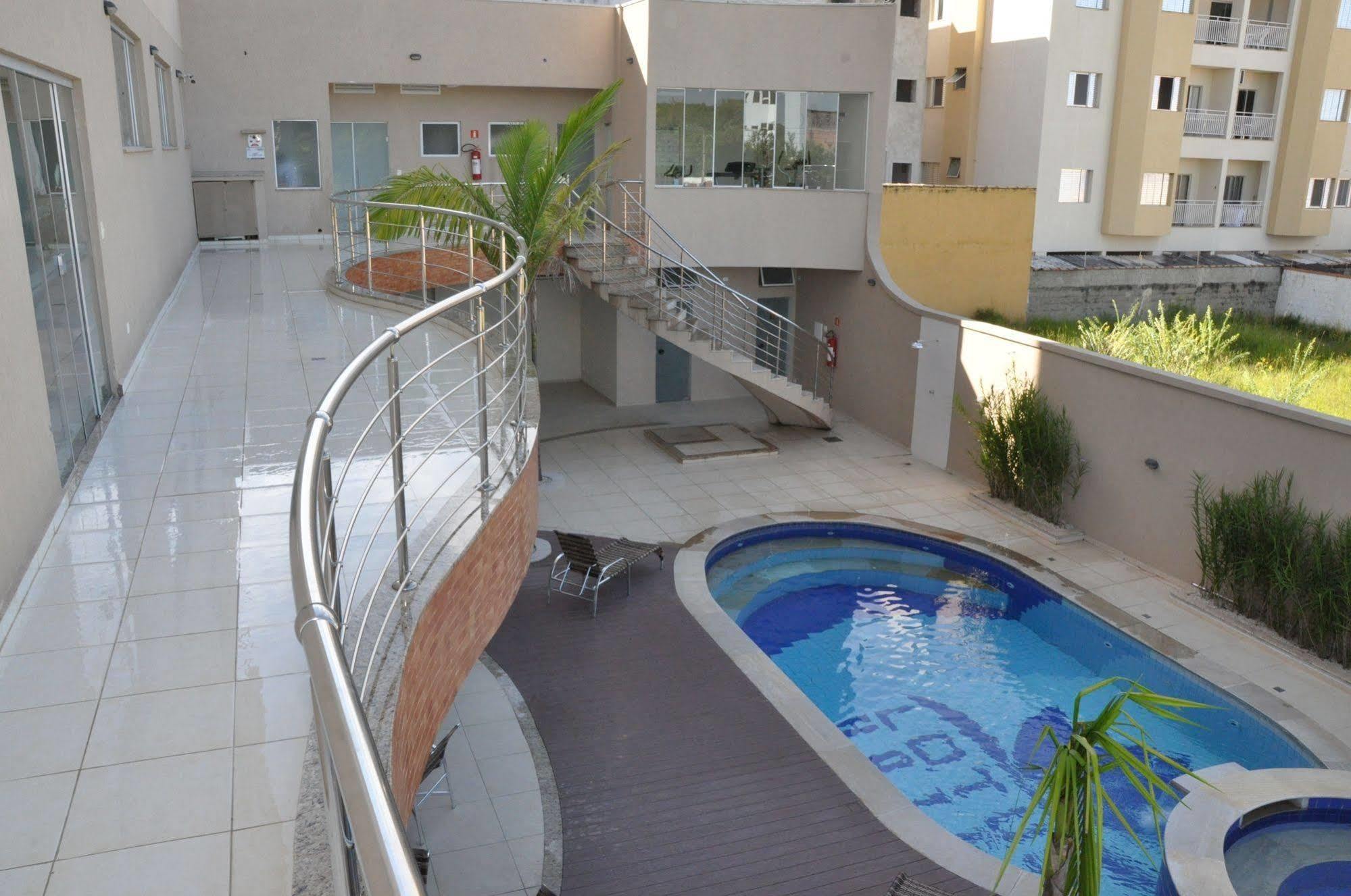 Lotus Hotel - A 6 Km Do Santuario De Aparecida-Sp กวาราชินเกตา ภายนอก รูปภาพ